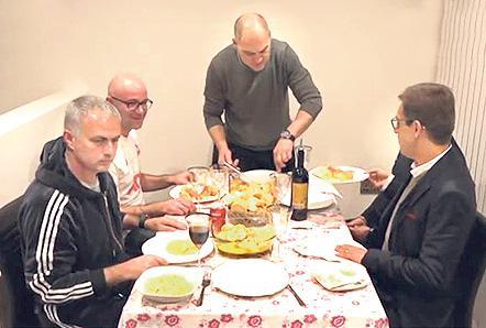 Жозе Моуринью: в офисе, в поезде, на велотренажере Жозе Моуринью: в офисе, в поезде, на велотренажере