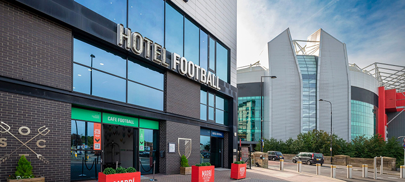  92    Hotel Football